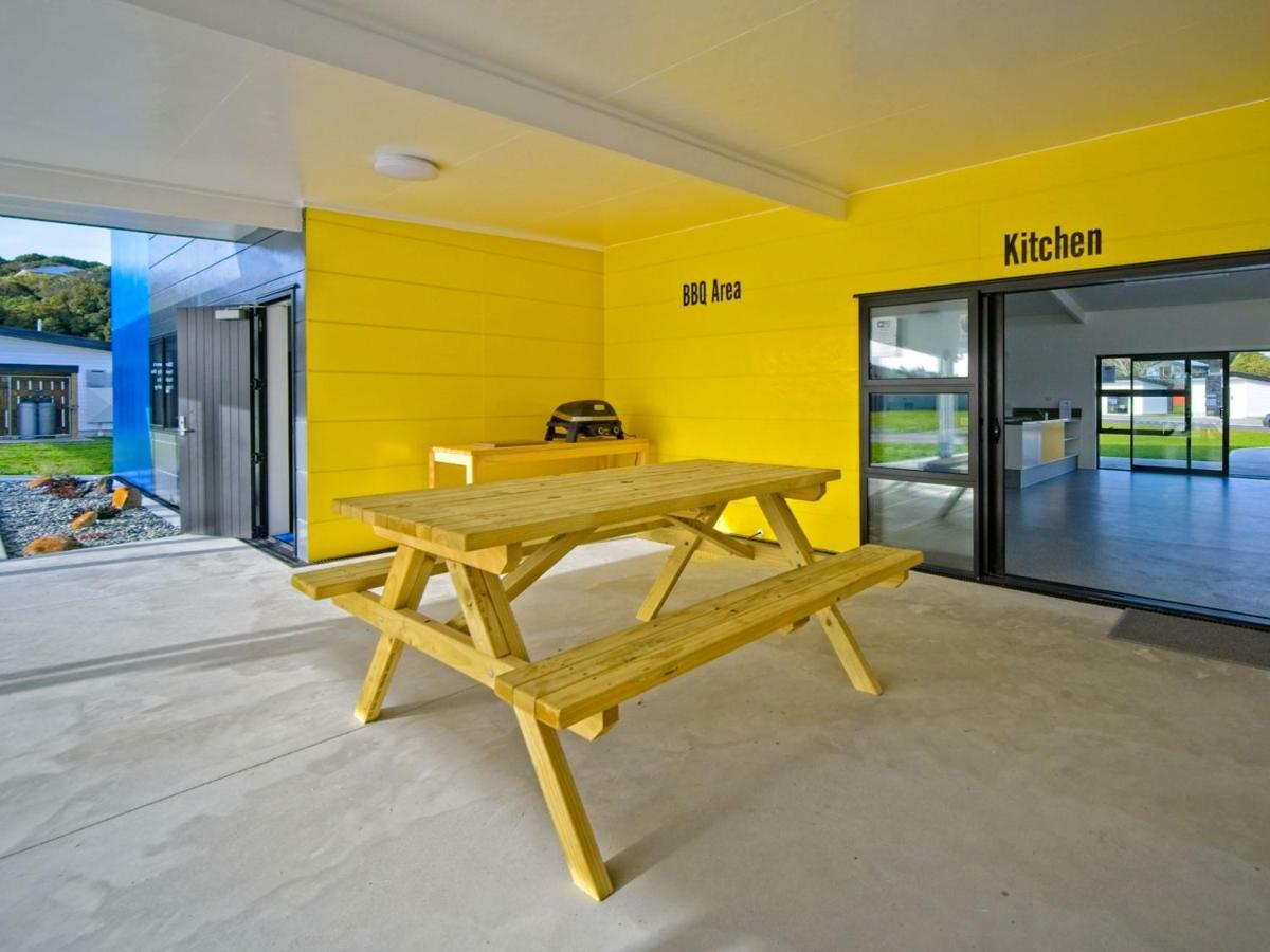 Hokitika's Kiwi And 4*